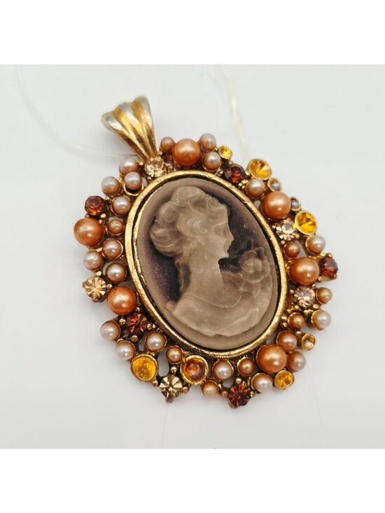 Unbranded Jewelry - Cameo Pendant With Faux Pearls & Amber Rhinestones Gold-Tone Oval Frame VTG AS I